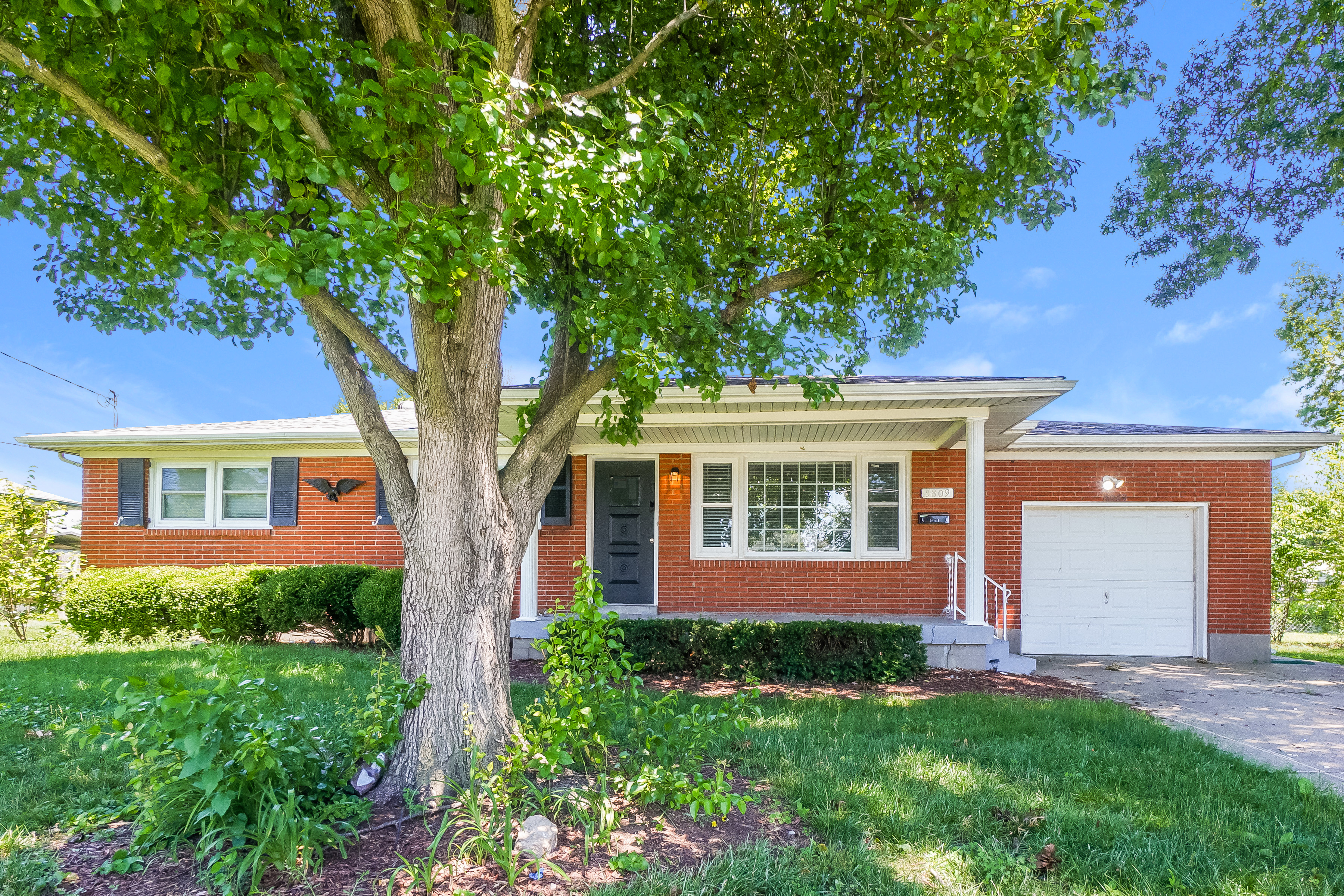 5809 BENNY RD LOUISVILLE, KY 40258